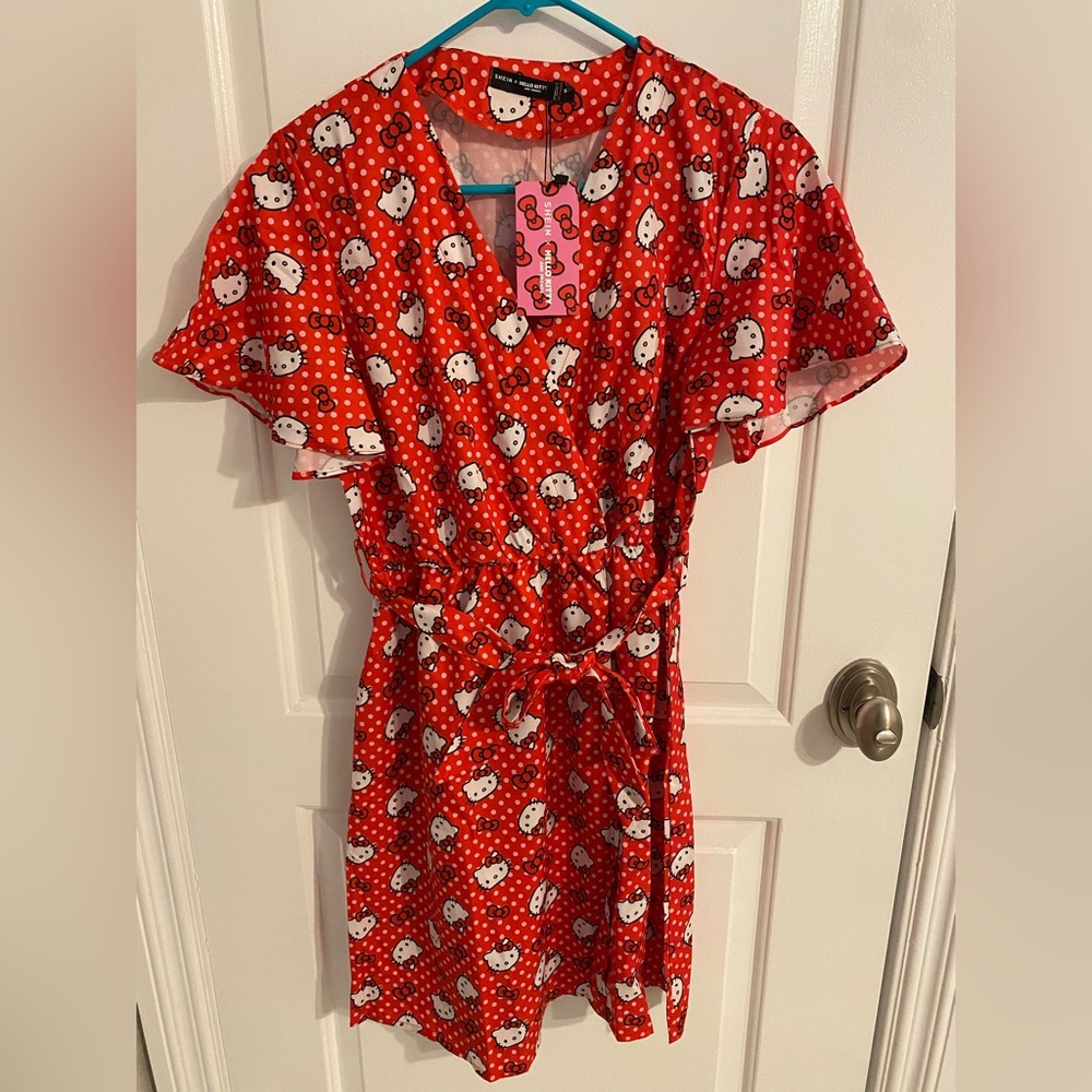 NEW WITH TAGS HELLO KITTY DRESS SANRIO/SHEIN ADULTS
